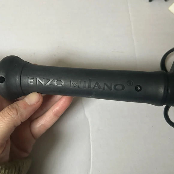 Enzo Milano Italy Tapered Clipless Curling Iron Wand main image 4